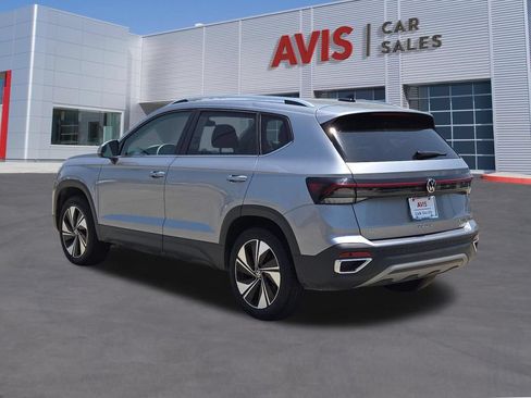 Used 2025 Volkswagen Taos SE AWD/4WD image 9