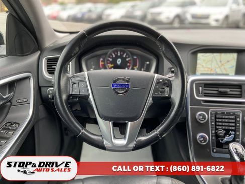 Used 2016 Volvo V60 T5 Cross Country image 14