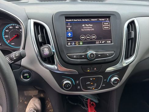 Used 2022 Chevrolet Equinox LS image 10