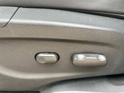 Certified 2022 Chevrolet Trax LT w/ LT Convenience Package image 28