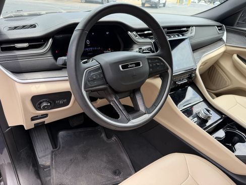 Used 2023 Jeep Grand Cherokee L Limited AWD/4WD image 1