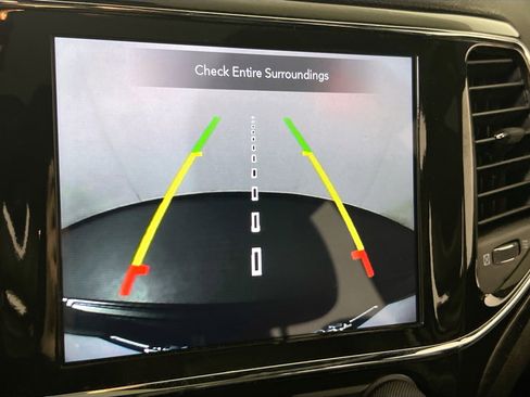 Used 2022 Jeep Grand Cherokee Laredo X image 14