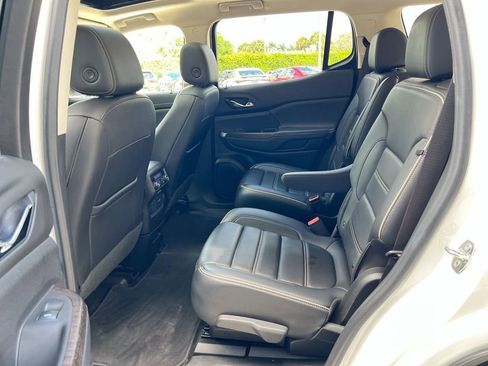 Used 2021 GMC Acadia Denali w/ Denali Technology Package FWD image 19