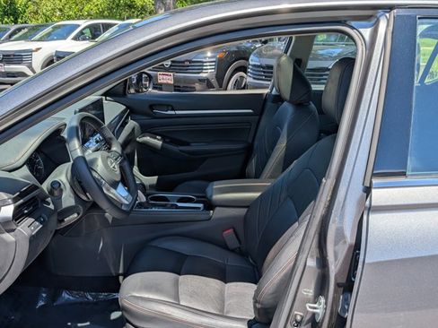 Certified 2023 Nissan Altima 2.5 SR w/ SR Premium Package FWD image 15