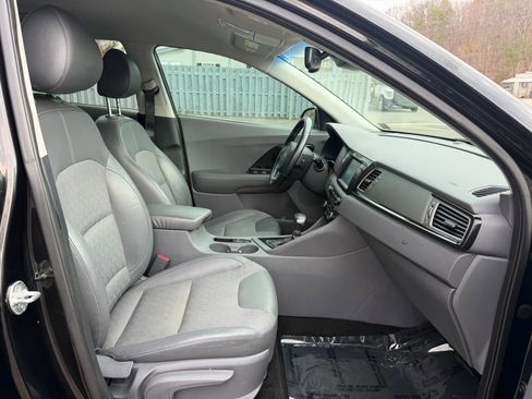 Used 2019 Kia Niro EX image 17
