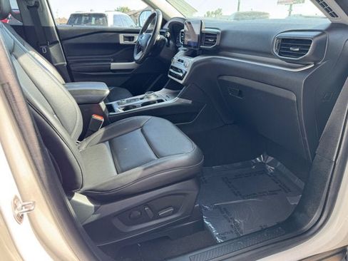 Used 2020 Ford Explorer XLT w/ Equipment Group 202A AWD/4WD image 15