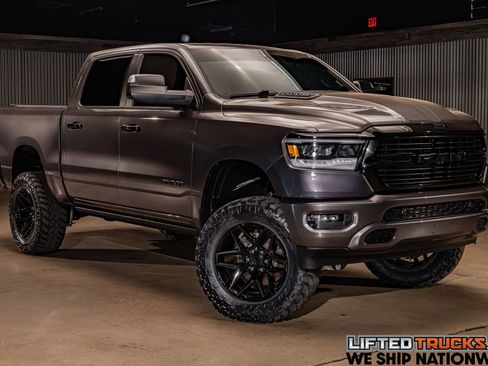 Used 2024 RAM 1500 Laramie AWD/4WD image 1