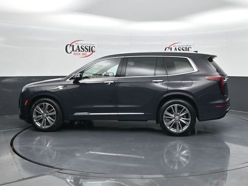 Used 2025 Cadillac XT6 Premium Luxury image 2