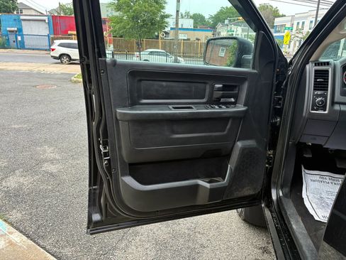 Used 2017 RAM 1500 Express w/ Express Value Package AWD/4WD image 9