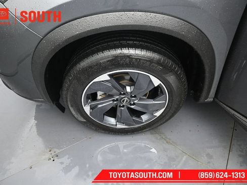 Used 2025 Nissan Rogue SV FWD image 32