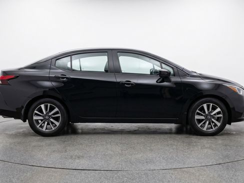 Used 2025 Nissan Versa SV image 11