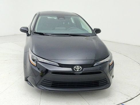 Used 2025 Toyota Corolla LE FWD image 2