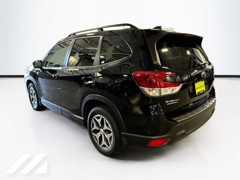 Used 2024 Subaru Forester Premium AWD/4WD image 7