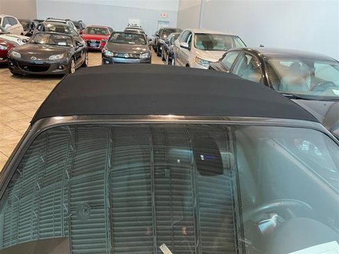 Used 2009 BMW 128i Convertible image 32