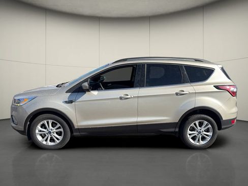 Used 2017 Ford Escape SE w/ SE Leather Comfort Package FWD image 4
