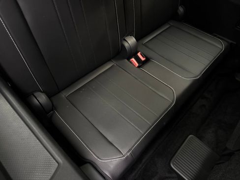 Used 2024 Volkswagen Tiguan SE FWD image 41