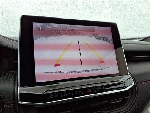 Used 2024 Jeep Compass Trailhawk image 18