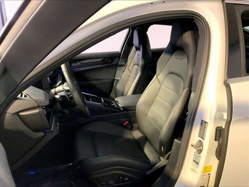 Certified 2025 Porsche Panamera 4 image 5