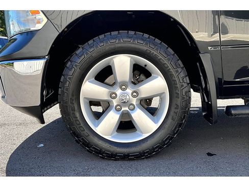 Used 2015 RAM 1500 Classic SLT w/ SLT Plus D←cor Group AWD/4WD image 9