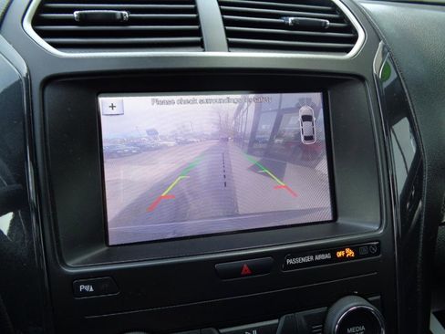 Used 2019 Ford Explorer XLT w/ Equipment Group 202A image 14