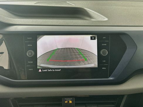 Used 2023 Volkswagen Taos SE w/ Panoramic Sunroof Package FWD image 22