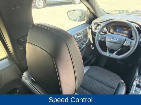 Used 2025 Ford Escape ST-Line Select AWD/4WD image 17
