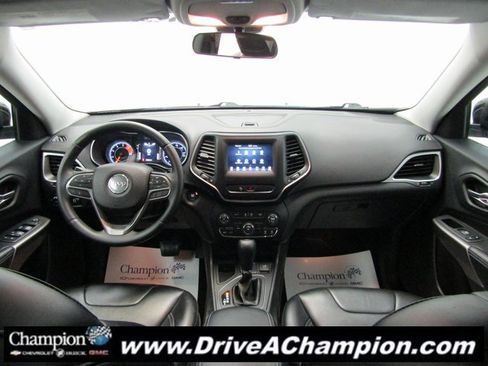 Used 2019 Jeep Cherokee Latitude Plus image 17