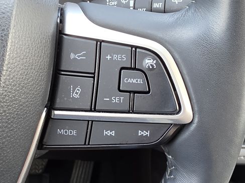 Used 2023 Toyota Highlander XLE FWD image 20