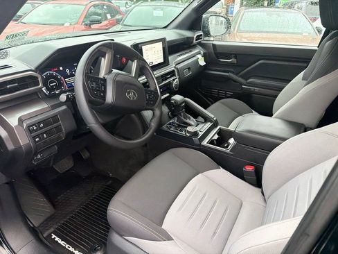 Used 2025 Toyota Tacoma TRD Off-Road AWD/4WD image 19