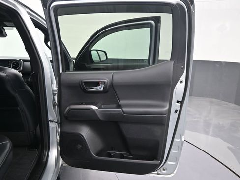 Used 2023 Toyota Tacoma TRD Off-Road AWD/4WD image 33
