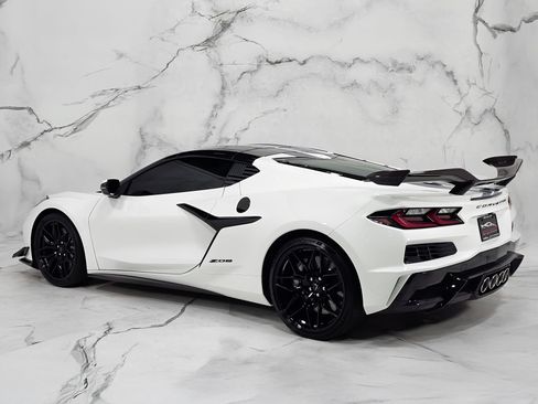 Used 2025 Chevrolet Corvette Z06 w/ Z07 Performance Package RWD image 12