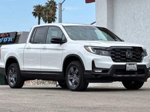 Used 2025 Honda Ridgeline TrailSport image 1