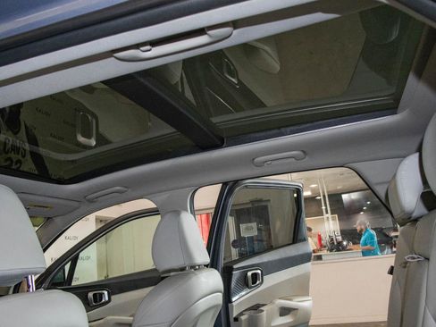 Used 2025 Kia Sorento S w/ Panoramic Sunroof Package FWD image 14