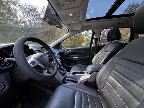 Used 2015 Ford Escape SE w/ Equipment Group 201A image 12