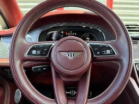 Used 2021 Bentley Bentayga V8 w/ First Edition Specification image 32