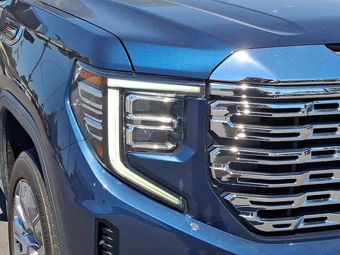 Used 2022 GMC Sierra 1500 Denali w/ Denali Reserve Package AWD/4WD image 9