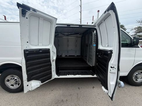 Used 2022 Chevrolet Express 3500 Extended w/ Driver Convenience Package RWD image 18