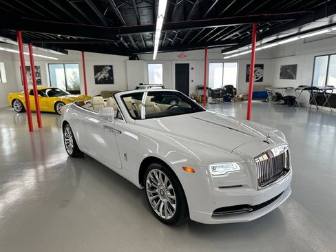 Used 2020 Rolls-Royce Dawn image 25