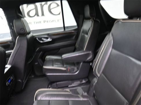 Used 2021 Chevrolet Tahoe Premier w/ Premium Package image 21