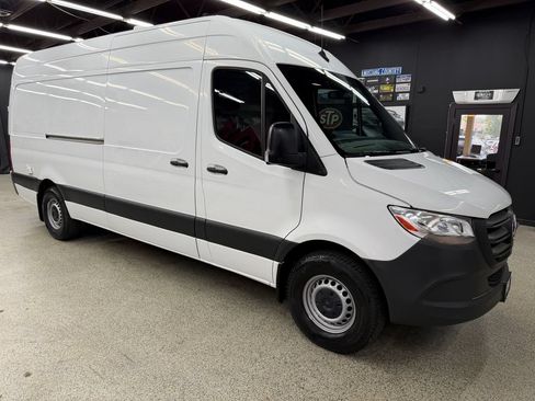 Used 2020 Mercedes-Benz Sprinter 2500 image 7