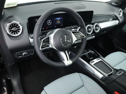 New 2026 Mercedes-Benz GLB 250 image 10