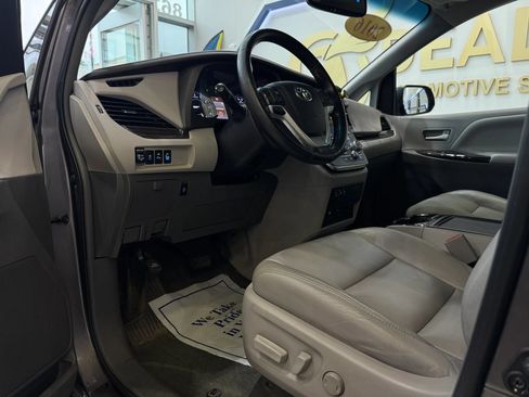 Used 2016 Toyota Sienna XLE Premium w/ Outdoor Package FWD image 13
