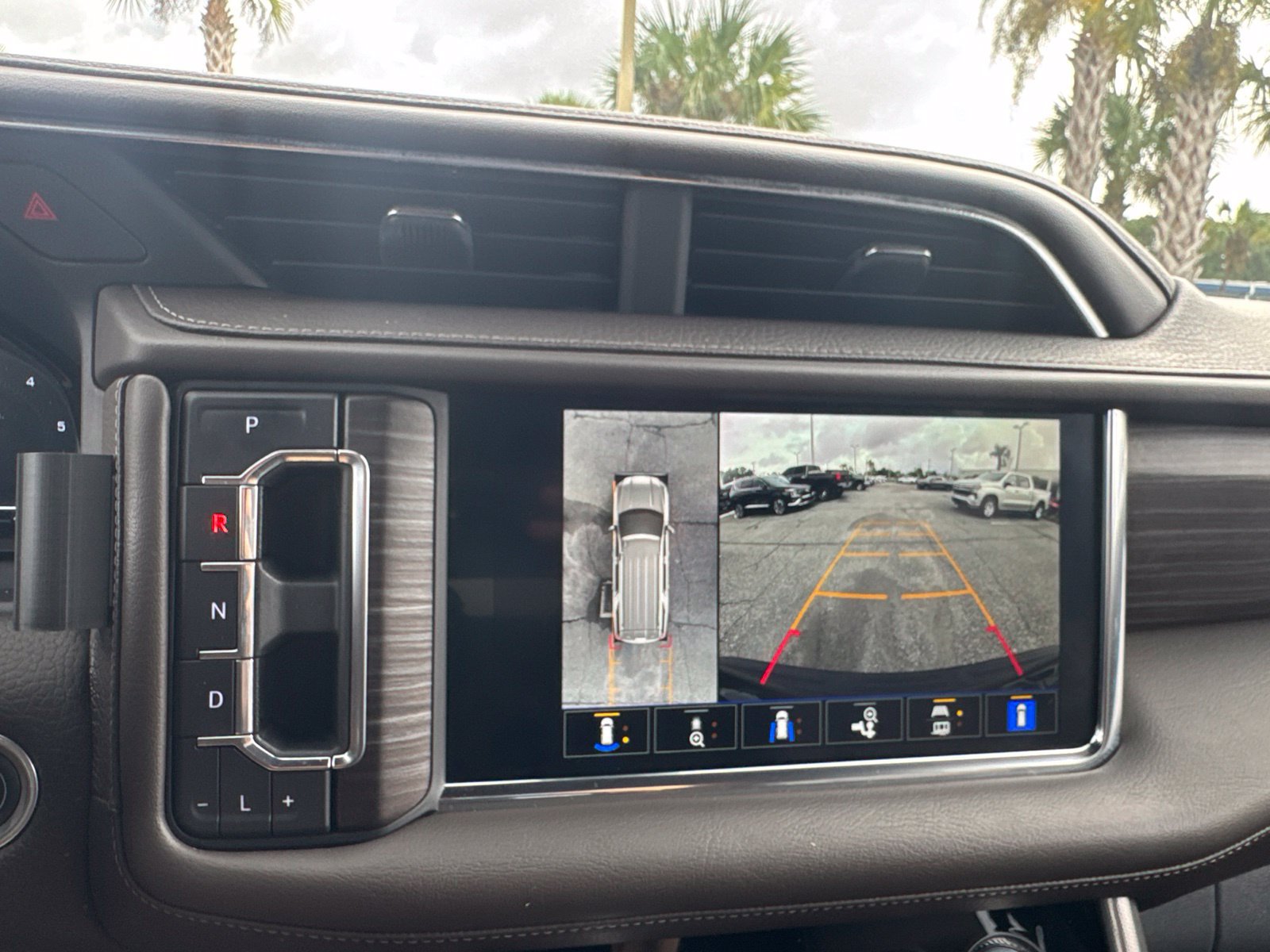 Used 2022 GMC Yukon XL Denali w/ Denali Premium Package AWD/4WD image 27