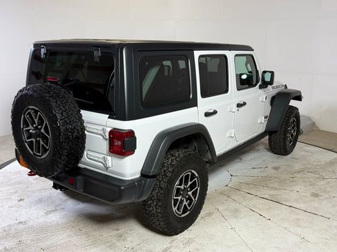 Certified 2025 Jeep Wrangler Rubicon w/ Technology Group image 7
