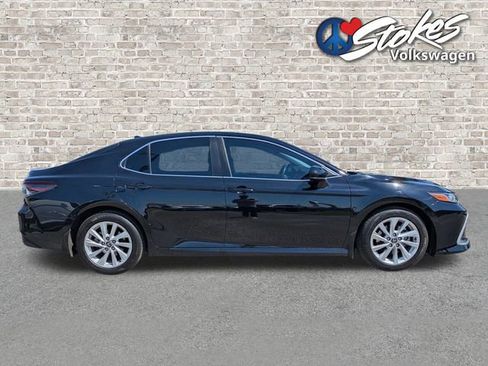 Used 2022 Toyota Camry LE image 3
