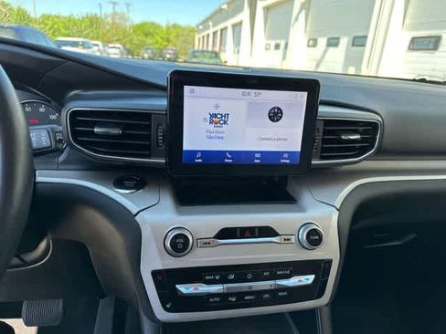 Used 2023 Ford Explorer XLT w/ Equipment Group 202A AWD/4WD image 8