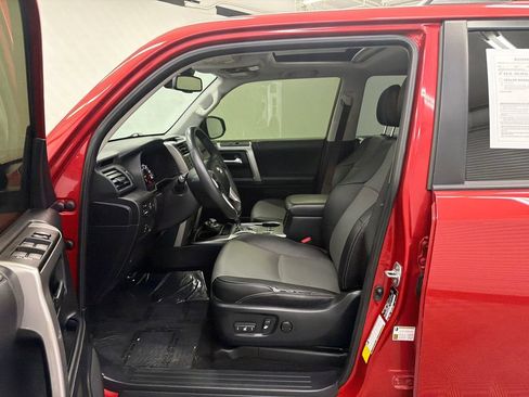 Used 2022 Toyota 4Runner SR5 Premium w/ Moonroof Package AWD/4WD image 9