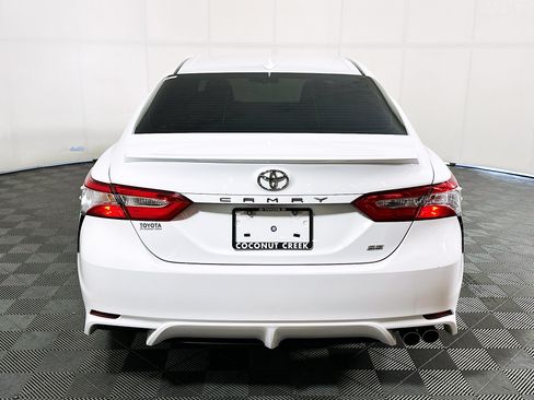 Used 2020 Toyota Camry SE FWD image 4