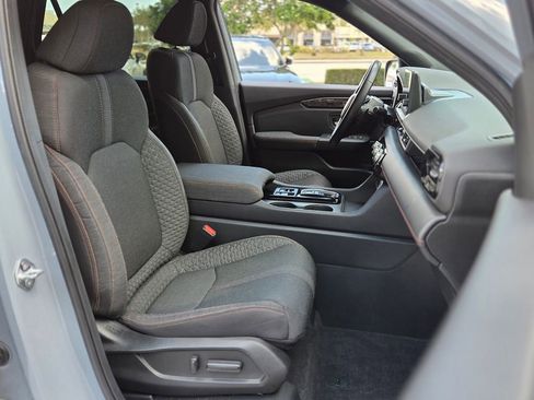 Used 2023 Honda Pilot Sport image 19