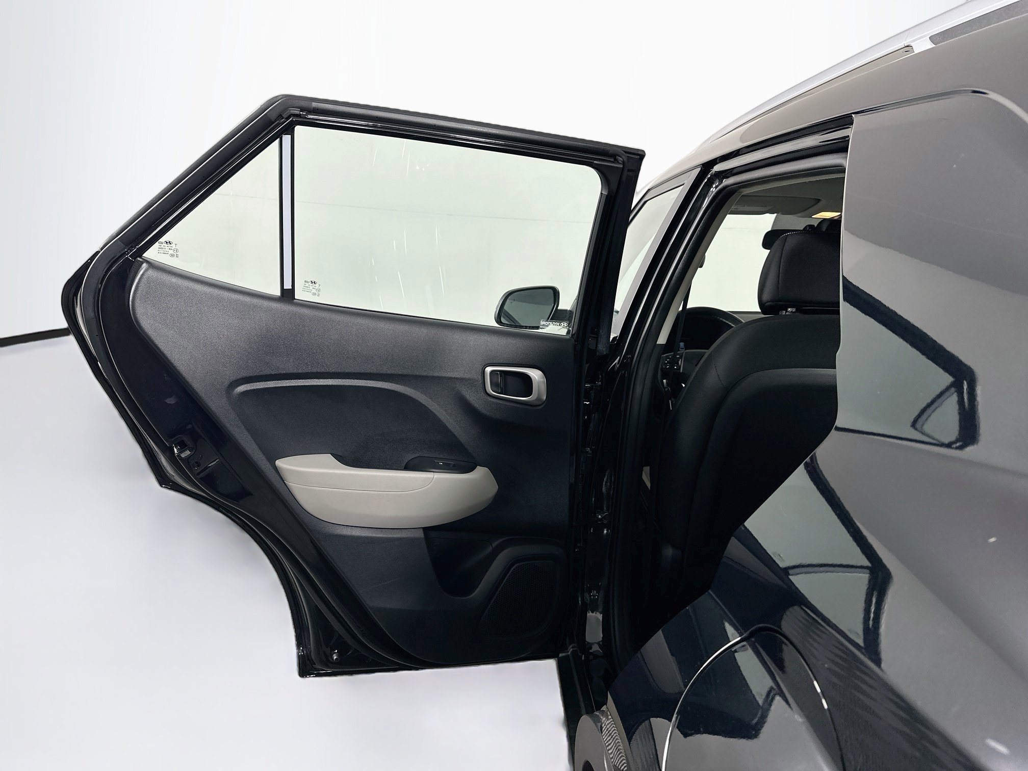 Used 2025 Hyundai Venue SEL FWD image 26